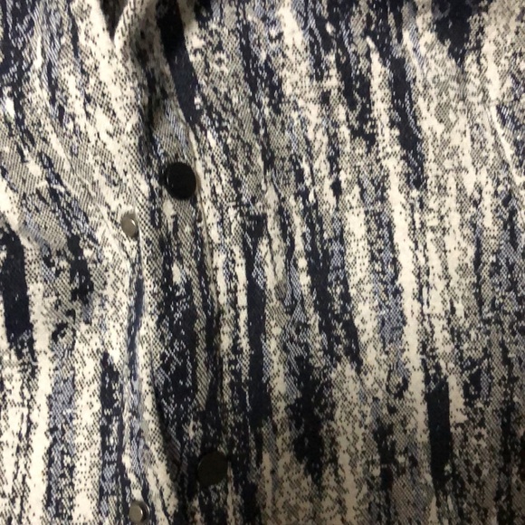 Men's black and white striped design style top - Picture 9 of 16